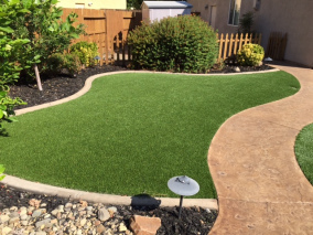  Artificial Turf & Putting Greens